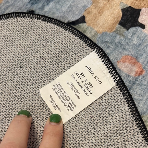 Scalloped Floral Rug - Picture 3 of 5